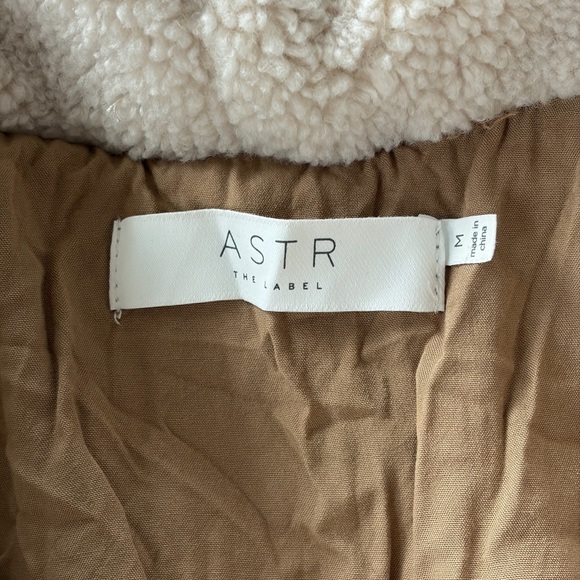 ASTR the Label Nadine Faux Shearling Trim Quilted Jacket - Picture 5 of 5